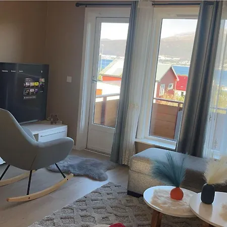 Arctic Modern 3-bed House In Tromsø