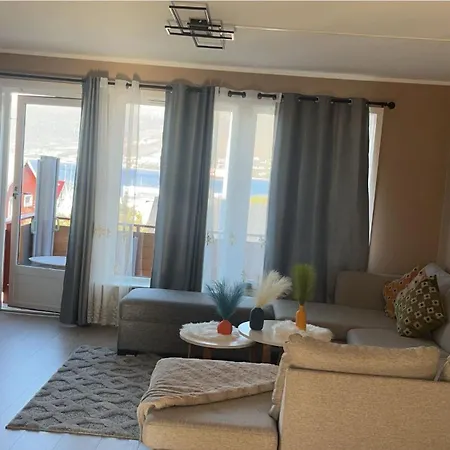 Feriehus Arctic Modern 3-bed House In *