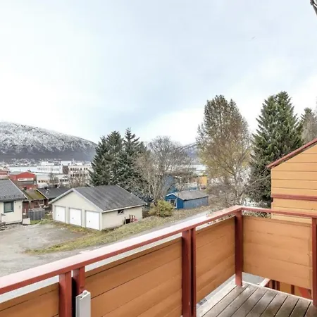3-bed House Sleeps 8 - Ev Charger - Balcony