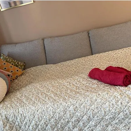 3-bed House Sleeps 8 - Ev Charger - Balcony *