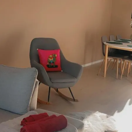 3-bed House Sleeps 8 - Ev Charger - Balcony Ferienhaus